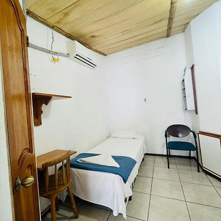 Hostal Darwin Puerto Ayora  Zewnętrze zdjęcie